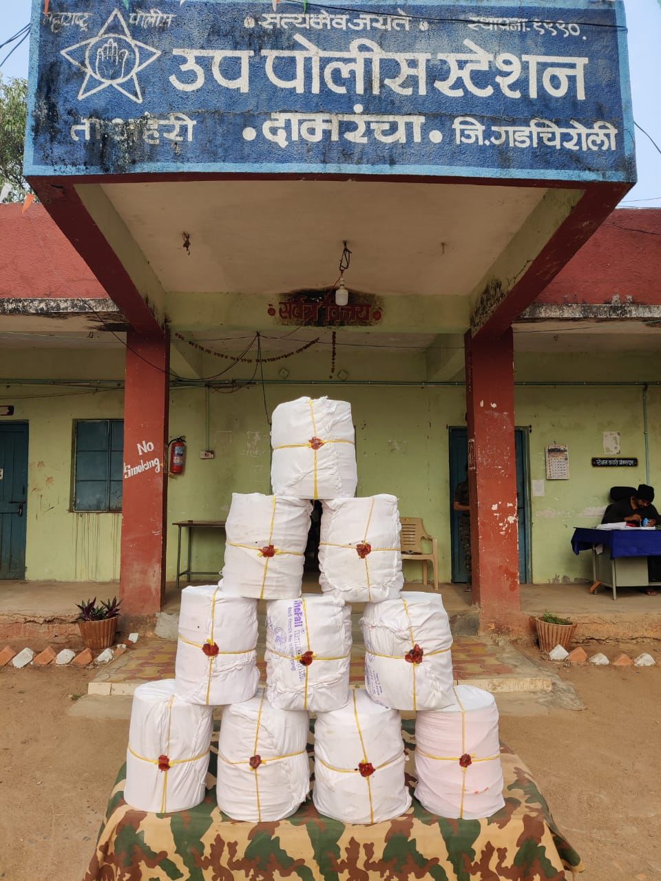 टीसीओसी में हमला करने विस्फोटक ले जाते चार पकड़ाए