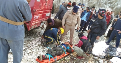 उत्तराखंड : चंपावत में बारात से लौट रही एक गाड़ी खाई में गिरी,14 बारातियों की मौत