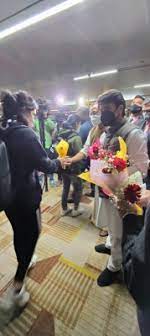 बुखारेस्ट से 250 भारतीय स्वदेश लौटे, केंद्रीय मंत्री सिंधिया बोले : सरकार ने फंसे नागरिकों को वापस लौटाने का लिया संकल्प