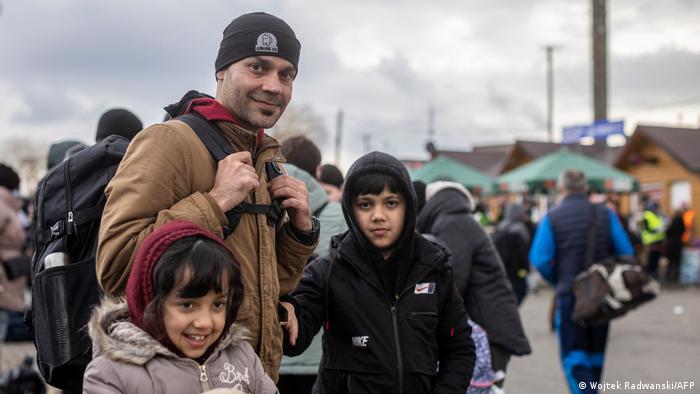 युद्ध नहीं छोड़ रहा पीछा: अफगानिस्तान से भागे, यूक्रेन में फंसे