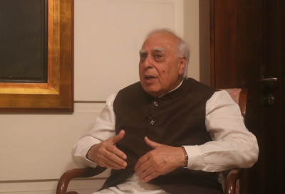 वाराणसी में रोड शो, पिसोचिन में कोई शो नहीं : सिब्बल वाराणसी में रोड शो, पिसोचिन में कोई शो नहीं : सिब्बल