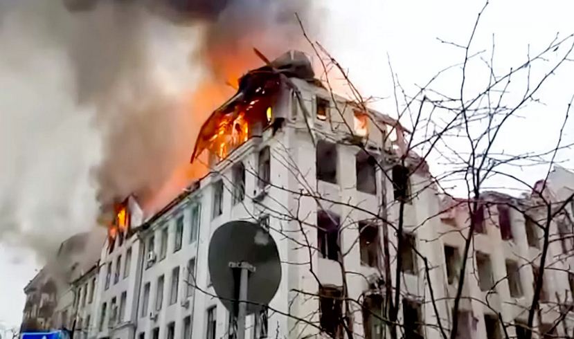 पतन के कगार पर यूक्रेन