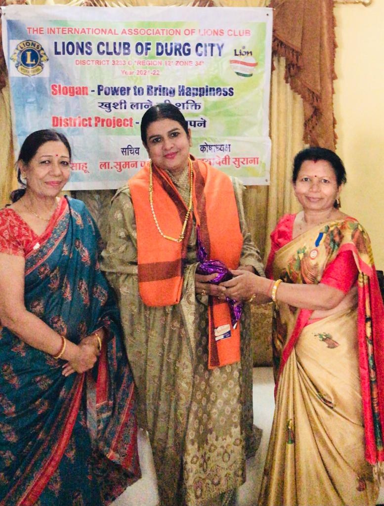 महिला दिवस पर समीना फारूकी हुई सम्मानित