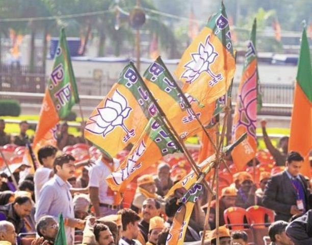 पंजाब में आप की आंधी, यूपी-उत्तराखंड में फिर खिला कमल,