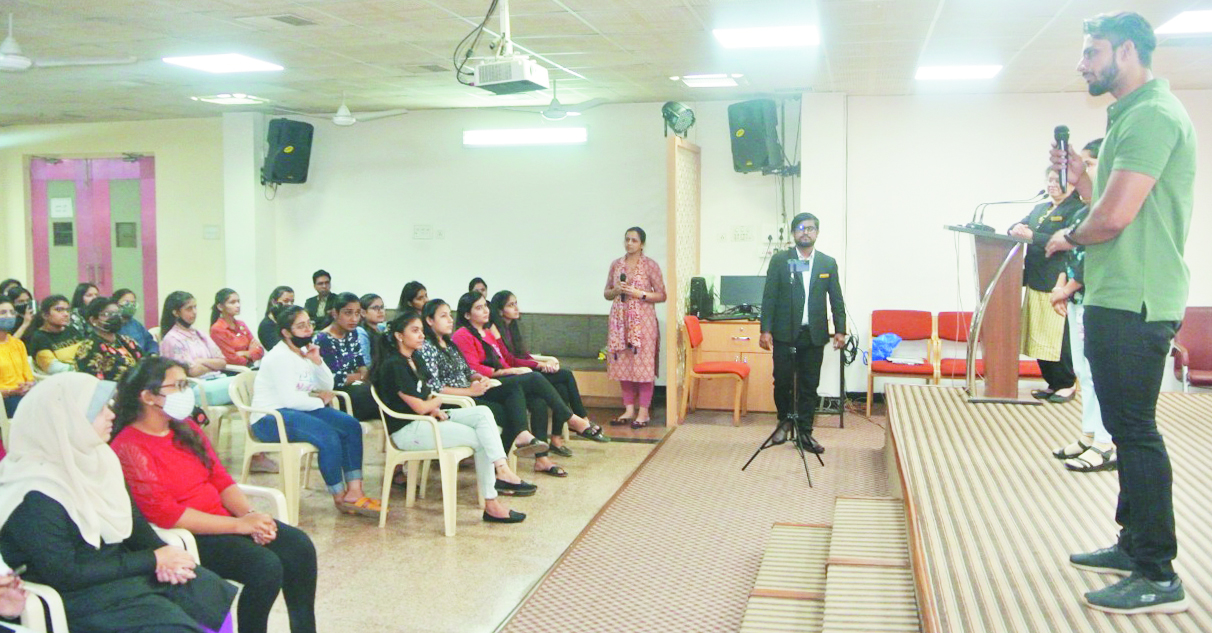 महाराजा अग्रसेन इंटरनेशनल कॉलेज में टॉपर्स टॉक आयोजित