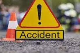 दरगाह से लौट रही श्रद्धालुओं की कार चाय की दुकान में घुसी, 4 की मौत, 5 घायल