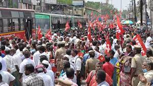 श्रमिक संगठनों की हड़ताल दूसरे दिन भी जारी, बैंकों एवं परिवहन पर असर