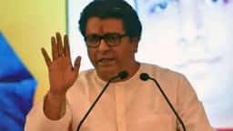 मस्जिदों को मनसे प्रमुख की चेतावनी के बाद पार्टी कार्यालय के बाहर हनुमान चालीसा बजाया गया