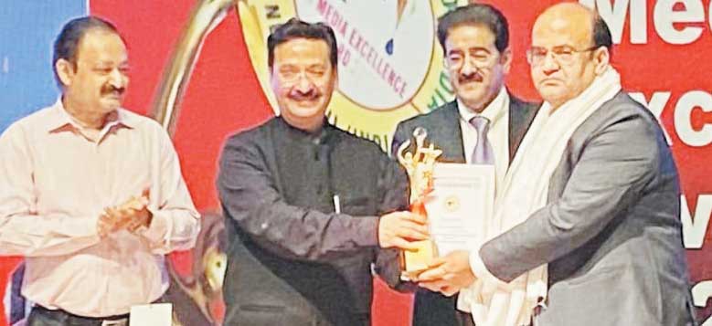 प्रशान्त तिवारी बेस्ट मीडिया प्रोफेशनल एवार्ड से सम्मानित