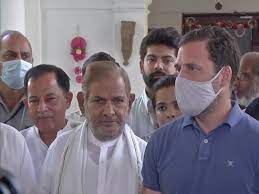 शरद यादव ने कहा- राहुल गांधी को कांग्रेस अध्यक्ष बना देना चाहिए