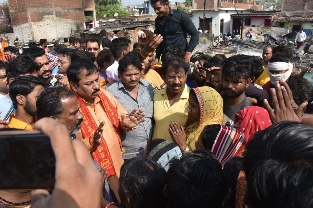 भिलाई फल मंडी आग: विजय बघेल पहुचे पीड़ित परिवार से मिलने, कहा जान है तो जहान है