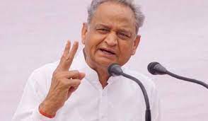 केंद्रीय मंत्री शेखावत का नौकरशाहों को गिरफ्तार करने वाला बयान उनकी बौखलाहट को दर्शाता है : गहलोत