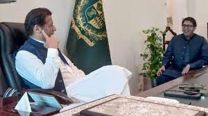 पाकिस्तान में इमरान ख़ान के सलाहकारों पर लगी देश छोड़ने पर रोक