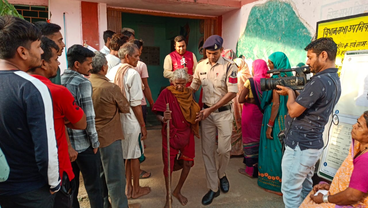 दोपहर तक खैरागढ़ में 60 फीसदी मत