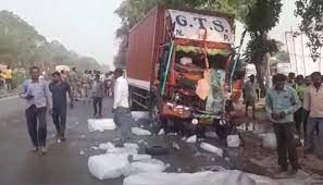 बाराबंकी में सड़क हादसे में तीन लोगों की मौत