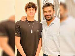 बेटे वेदांत के डेनिश ओपन तैराकी प्रतियोगिता में स्वर्ण पदक जीतने पर खुशी से 'अभिभूत' हुए आर माधवन