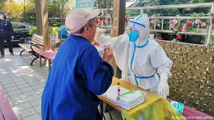 चीन के शंघाई में लॉकडाउन के दौर में पहली मौत