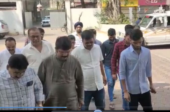 देखें VIDEO :  विधायक प्रकाश नायक ने ही बेटे को पुलिस के हवाले सौंपा