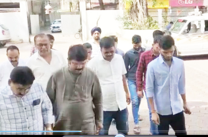 चलेगा कानून का राज, विधायक ने बेटे और साथियों को कराया सरेंडर