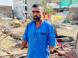 खरगोन हिंसा: विकलांग वसीम का सवाल- मैं कैसे दंगा कर सकता हूँ?