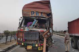 राजस्थान : दो ट्रकों में हुई सीधी भिड़ंत में तीन की मौत, चार घायल