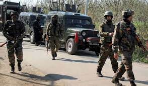 जम्मू-कश्मीर के बारामूला में आतंकवादियों के साथ मुठभेड़ में तीन जवान घायल