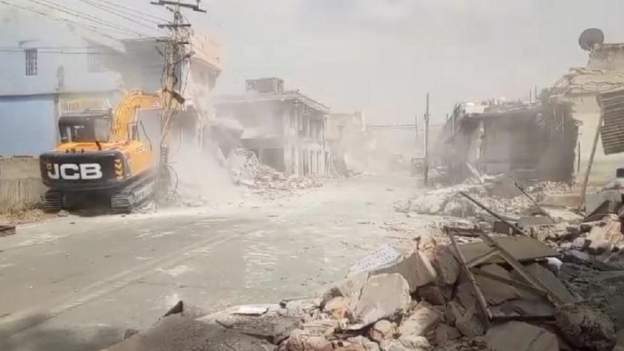 राजस्थानः अलवर में बुलडोज़र से मंदिर तोड़े जाने पर बीजेपी-कांग्रेस में घमासान, क्या है पूरा मामला