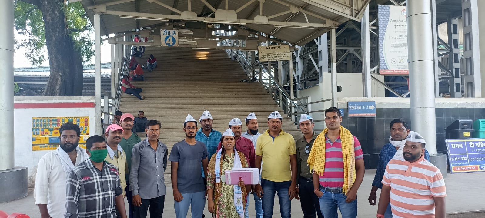 ट्रेनों को रद्द करने का फैसला 3 दिन में वापस लेने का अल्टीमेटम दिया आम आदमी पार्टी ने