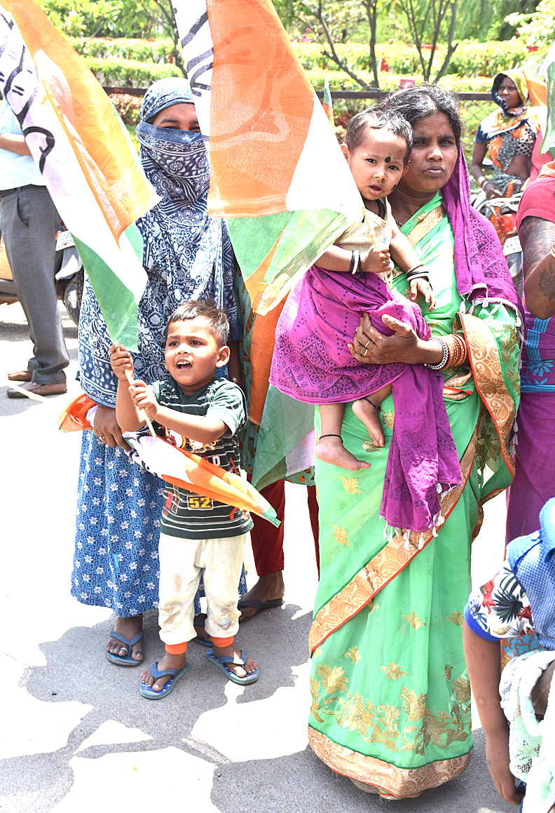 इसे नहीं मालूम वो क्या कर रहा