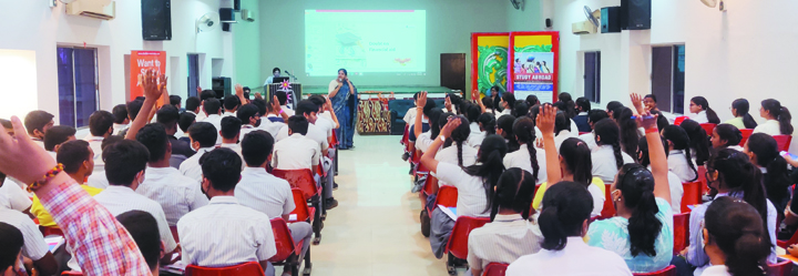 केसी ओवरसीज एजुकेशन द्वारा ज्ञान गंगा में कैरियर काउंसलिंग, 29 देशों के 7 सौ+ युनिवर्सिटी के 8 हजार+ पाठ्यक्रमों पर चर्चा