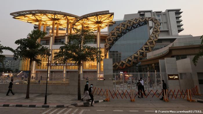 अमीरों की भारी जेबों पर रिलायंस की नजर, 76 अरब रुपये में बन रहा है मेगामॉल