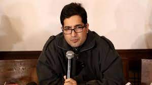 सेवा से इस्तीफे और जम्मू कश्मीर में राजनीति में शामिल होने के तीन साल बाद सरकार ने आईएएस अधिकारी फैसल को बहाल किया