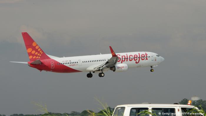 तूफान में फंसा स्पाइसजेट का विमान, कई यात्री घायल