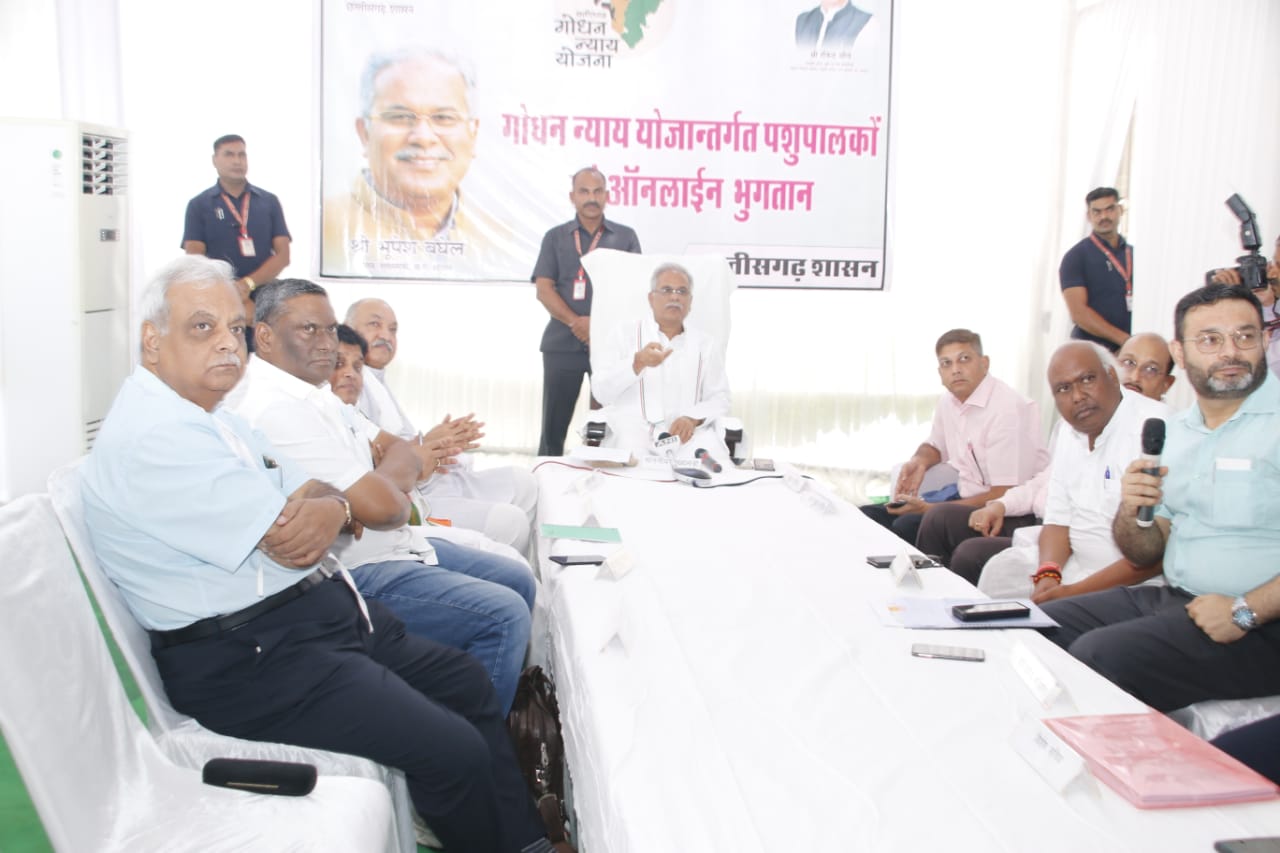 10वीं-12वीं टॉप करने वाले विद्यार्थियों को हेलीकाप्टर राइड