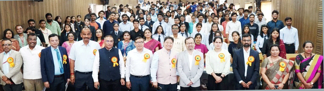 सफलता के लिए उच्च लक्ष्य रखना चाहिए-मित्रा, कलिंगा विश्वविद्यालय में इंटरैक्टिव कार्यक्रम