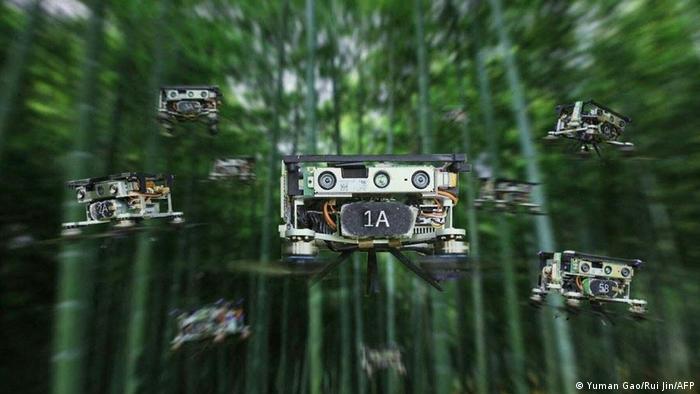 घने जंगलों में भी चिड़ियों की तरह झुंड में उड़ेंगे ये ड्रोन