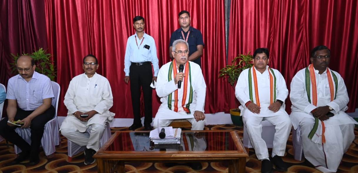 ग्रामीणों का पटवारी पर रिश्वतखोरी का आरोप, सीएम ने किया सस्पेंड