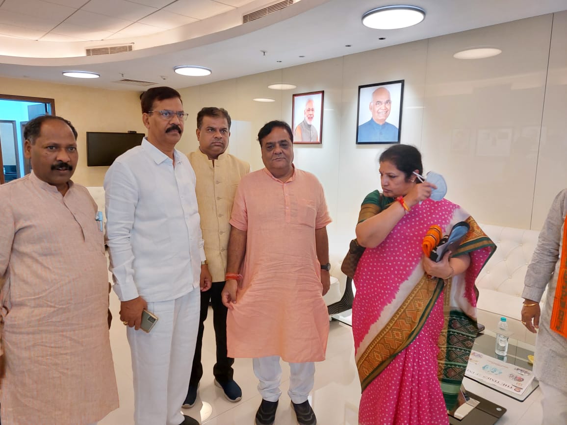 पुरंदेश्वरी और नवीन पहुंचे, बिलासपुर, दुर्ग के लिए रवाना