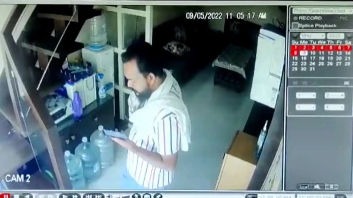 चाचा, भतीजे ने मिलकर गढ़ी थी 10 लाख लूट की कहानी, पुलिस की पूछताछ में दोनों टूटे,9 लाख बरामद