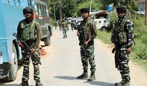 जम्मू-कश्मीर के पुलवामा में आतंकवादियों ने एक पुलिसकर्मी की हत्या की