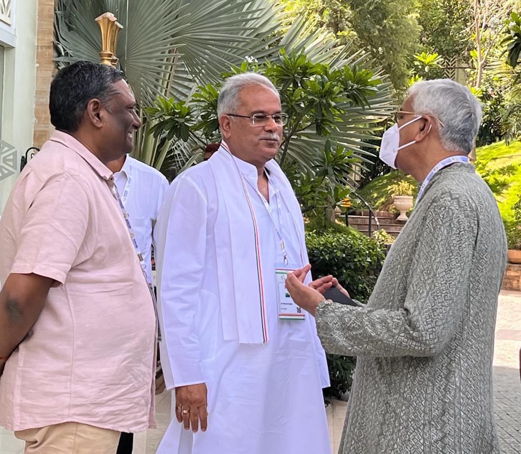 शिविर के बाहर भूपेश-सिंहदेव में गुफ्तगू