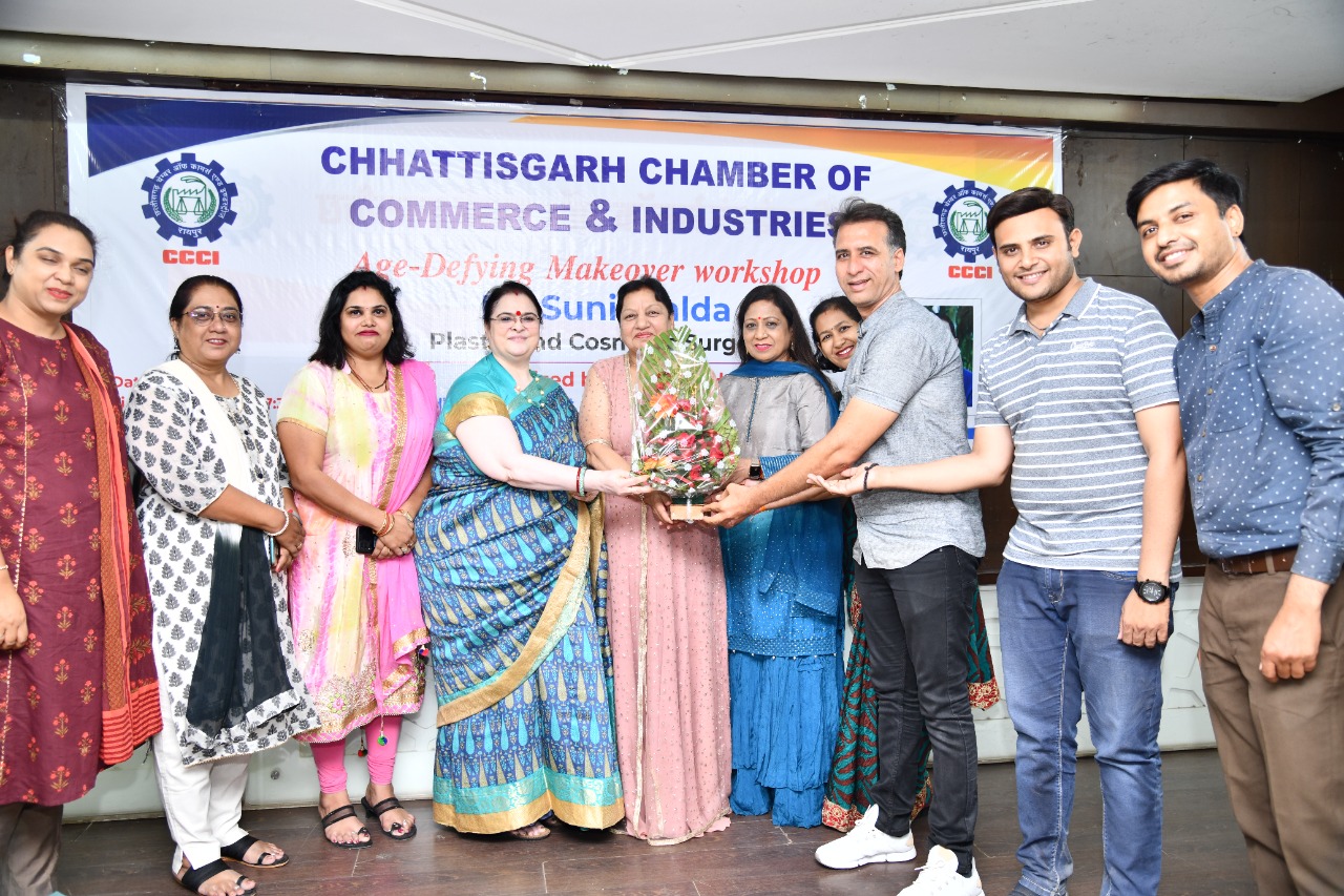 बढ़ती उम्र में त्वचा का ख्याल रखने छत्तीसगढ़ चेम्बर में महिला चेम्बर और डॉ. सुनील कालड़ा द्वारा वर्कशॉप