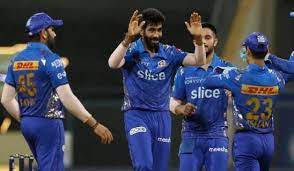 मुंबई से हारकर दिल्ली आईपीएल से बाहर, आरसीबी प्लेआफ में