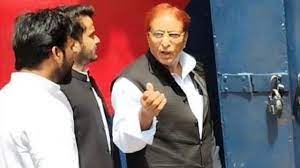 आज़म ख़ान: अखिलेश यादव की बुलाई बैठक में नहीं पहुंचे लेकिन कहा, 'नाराज़ होने की मेरी हैसियत नहीं'