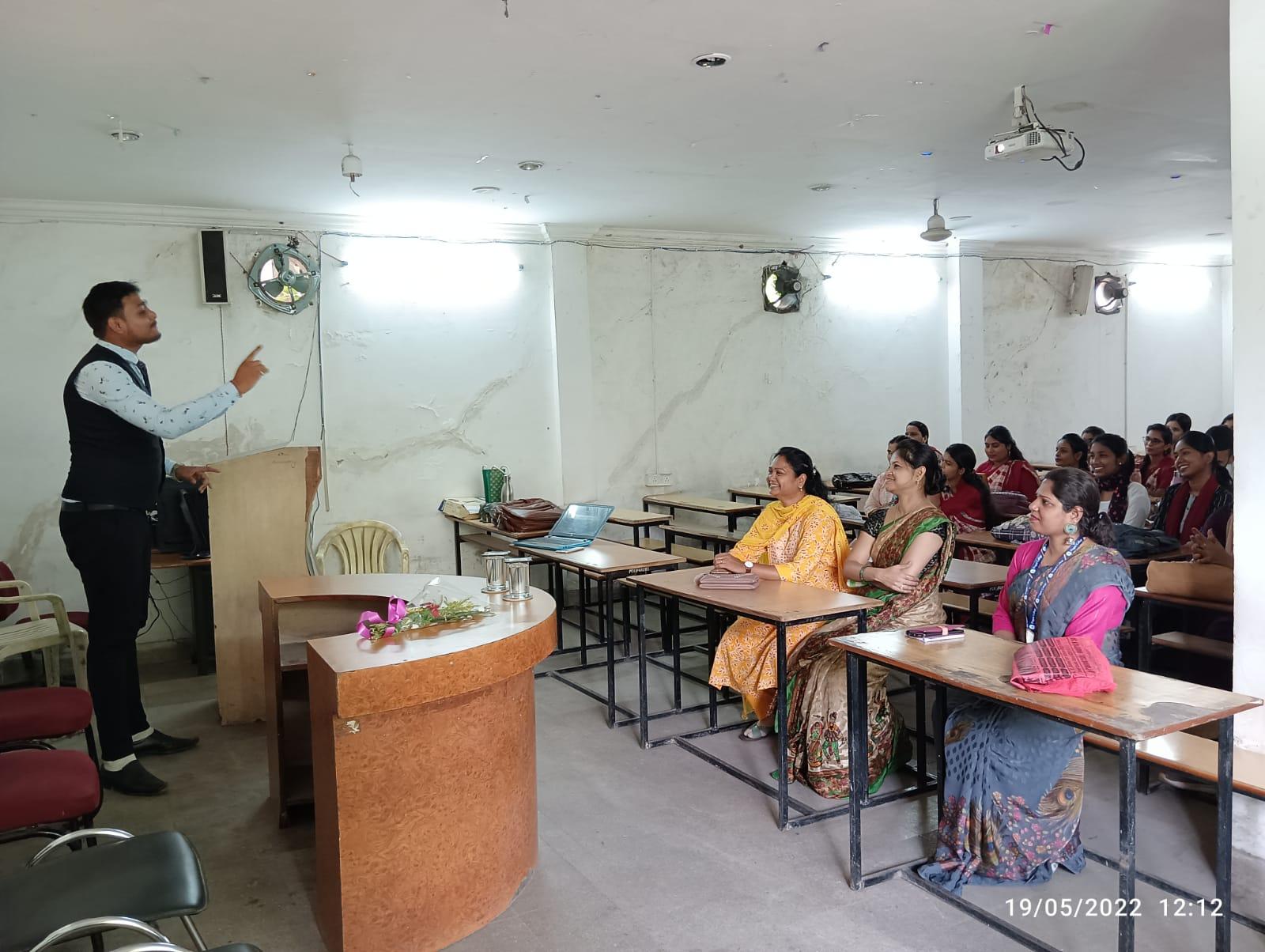 प्रगति महाविद्यालय में अतिथि व्याख्यान