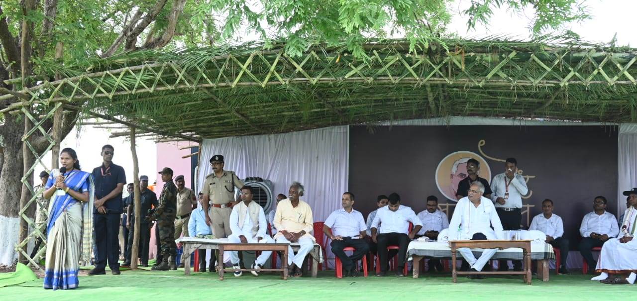 बंजर जमीन में पपीता से समूह ने किया 40 लाख का व्यवसाय