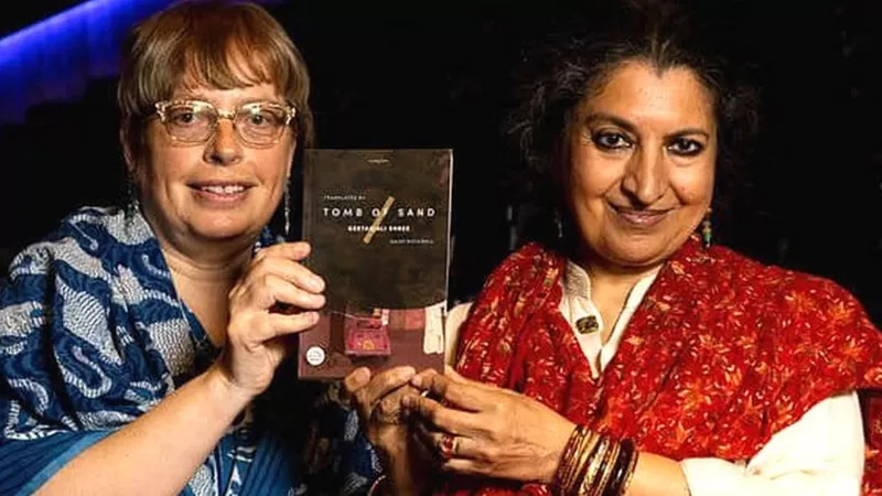 गीतांजलि श्री को 'रेत समाधि' के लिए बुकर पुरस्कार, पहली हिंदी लेखिका 