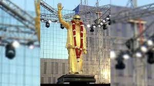 उपराष्ट्रपति ने तमिलनाडु में दिवंगत करुणानिधि की 16फुट ऊंची प्रतिमा का अनावरण किया