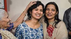 सिविल सेवा परीक्षा की टॉपर श्रुति शर्मा ने माता-पिता व दोस्तों को दिया सफलता का श्रेय