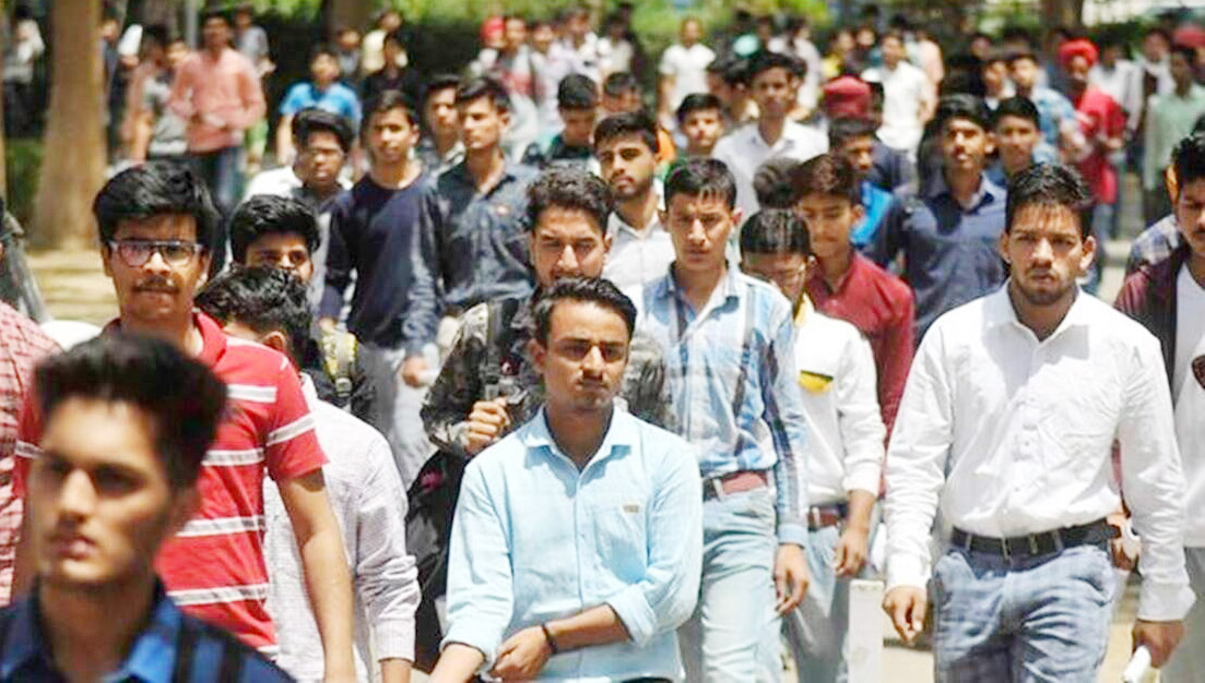 ‘छत्तीसगढ़’ का संपादकीय : घटती सरकारी नौकरियां क्या सचमुच बुरी बात है? ‘छत्तीसगढ़’ का संपादकीय : घटती सरकारी नौकरियां क्या सचमुच बुरी बात है?